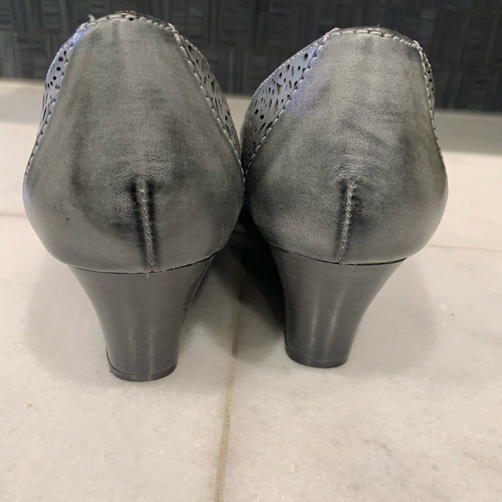 Gray heels - Picture 4 of 5